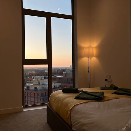 Cozy Room With Private Bathroom In Luxurious Flat London Exterior foto