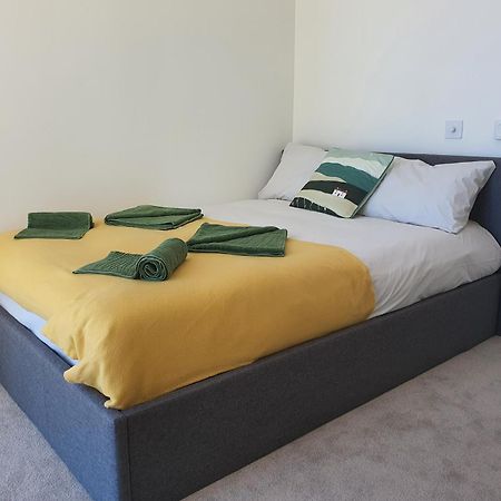 Cozy Room With Private Bathroom In Luxurious Flat London Exterior foto