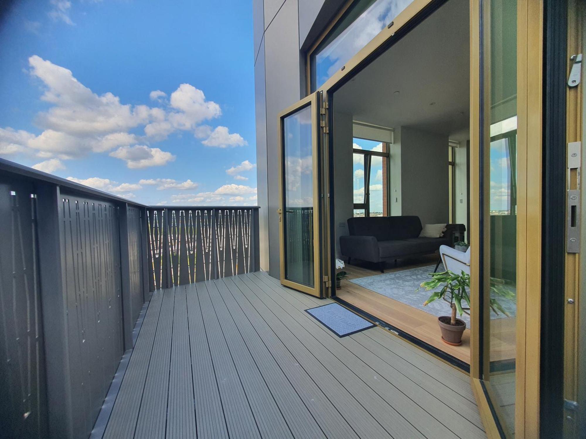 Cozy Room With Private Bathroom In Luxurious Flat London Exterior foto