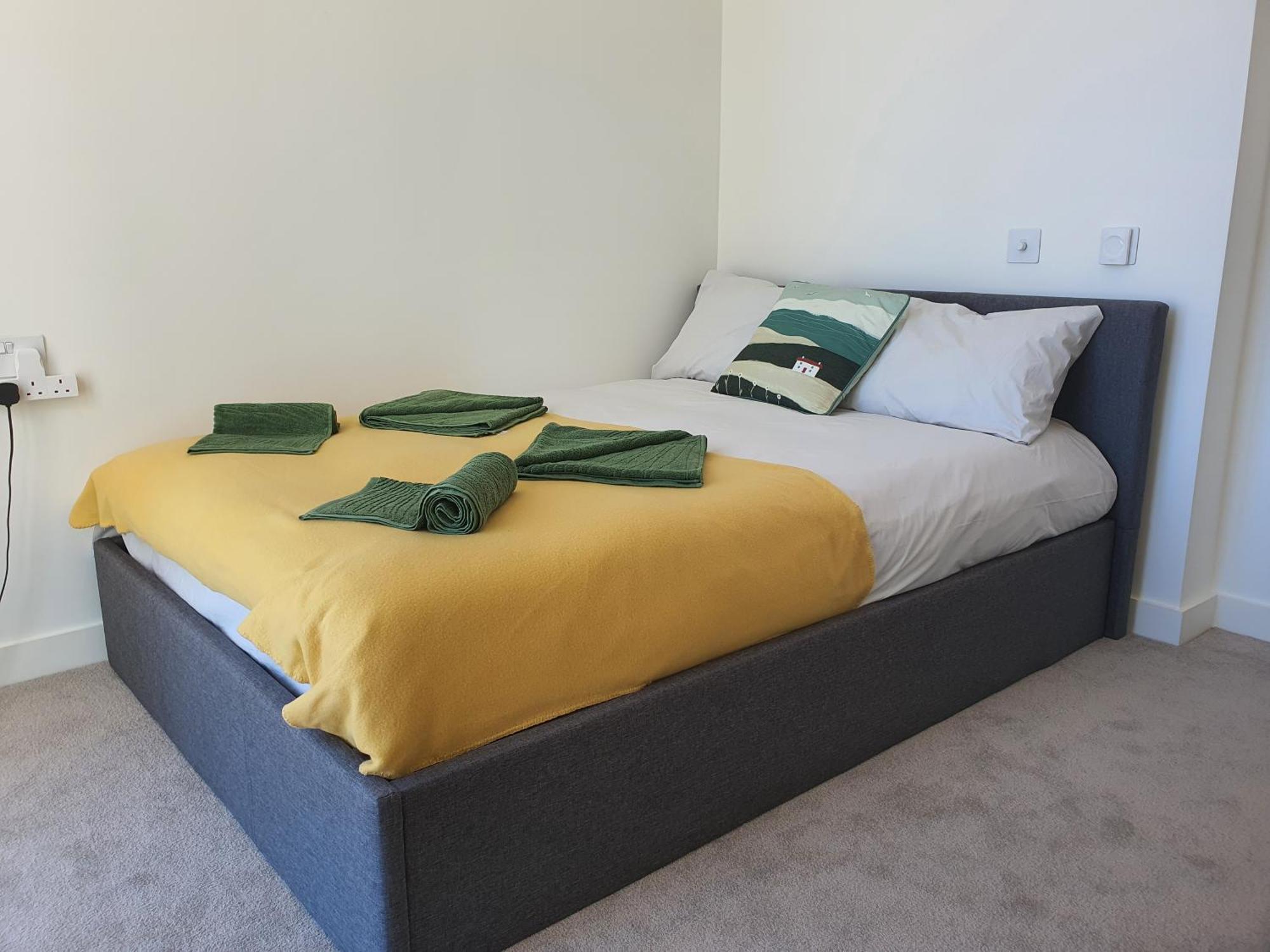 Cozy Room With Private Bathroom In Luxurious Flat London Exterior foto
